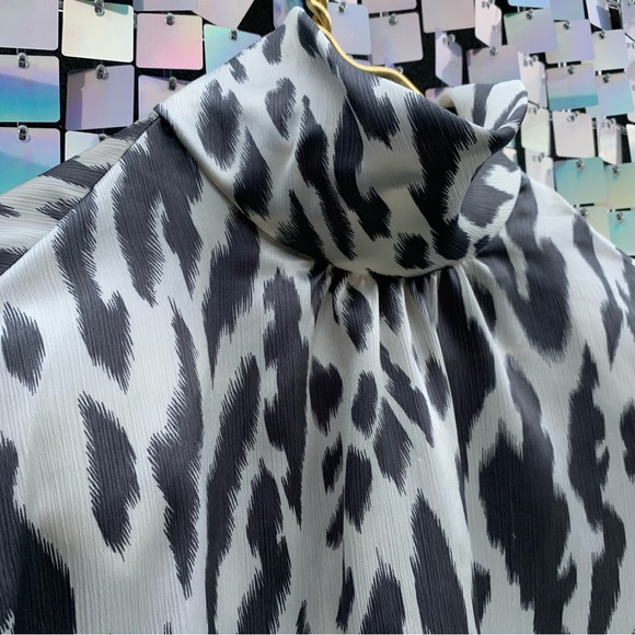 Vintage 80’s shoulder padded drape neck long sleeve blouse. - Picture 2 of 11